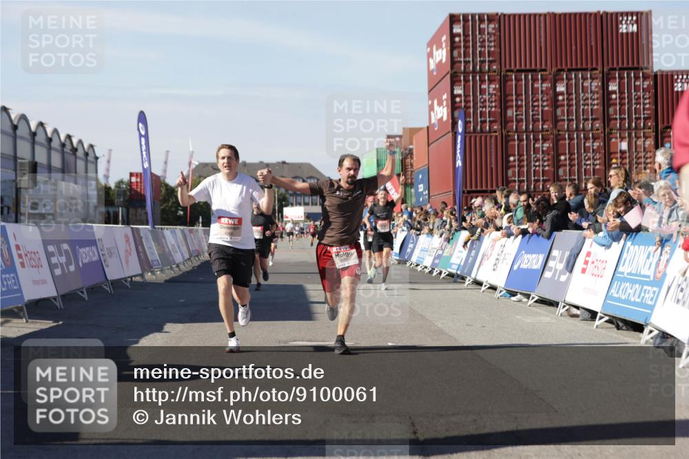 03.10.2025 - Köhlbrandbrückenlauf Jannik Wohlers http://msf.ph/oto/9100061 03.10.2025 12:56:58 Ziel 4042, 4068, 4086, 4115, 4491, 5846, 5962, 6016, 6417 meine-sportfotos.de