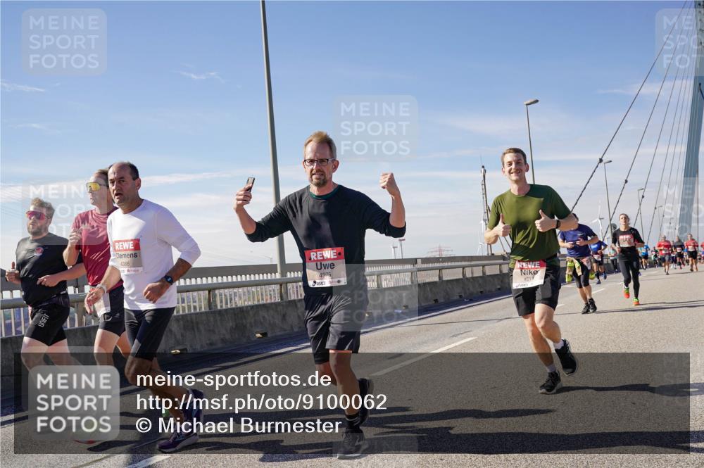 03.10.2025 - Köhlbrandbrückenlauf Michael Burmester http://msf.ph/oto/9100062 03.10.2025 12:45:58 Position 2 4386, 4975, 4614 meine-sportfotos.de