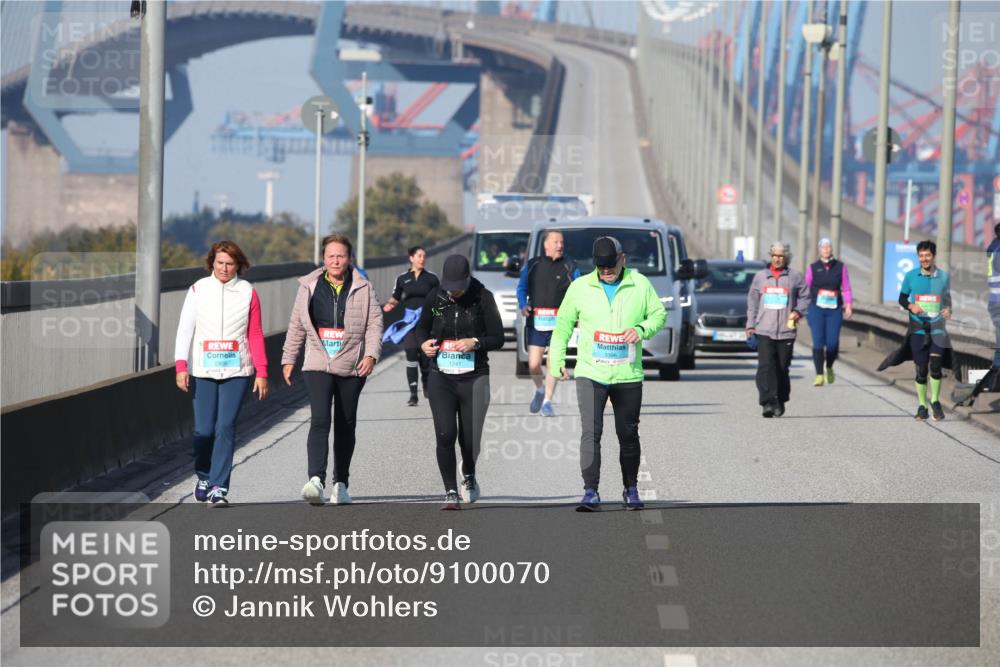 03.10.2025 - Köhlbrandbrückenlauf Jannik Wohlers http://msf.ph/oto/9100070 03.10.2025 10:28:23 Position 3 1241, 2908 meine-sportfotos.de