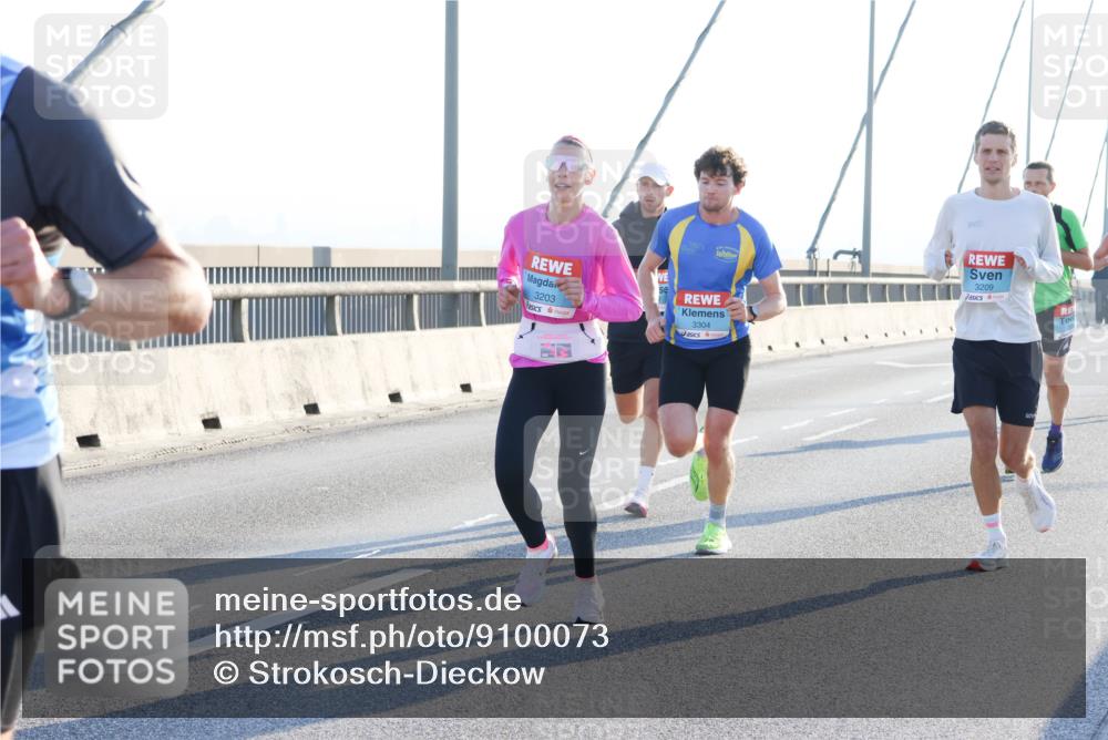 03.10.2025 - Köhlbrandbrückenlauf Strokosch-Dieckow http://msf.ph/oto/9100073 03.10.2025 09:18:14 Position 1 3203, 3209, 3304 meine-sportfotos.de