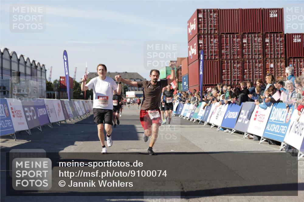 03.10.2025 - Köhlbrandbrückenlauf Jannik Wohlers http://msf.ph/oto/9100074 03.10.2025 12:56:58 Ziel 4042, 4068, 4086, 4115, 4491, 5846, 5962, 6016, 6417 meine-sportfotos.de
