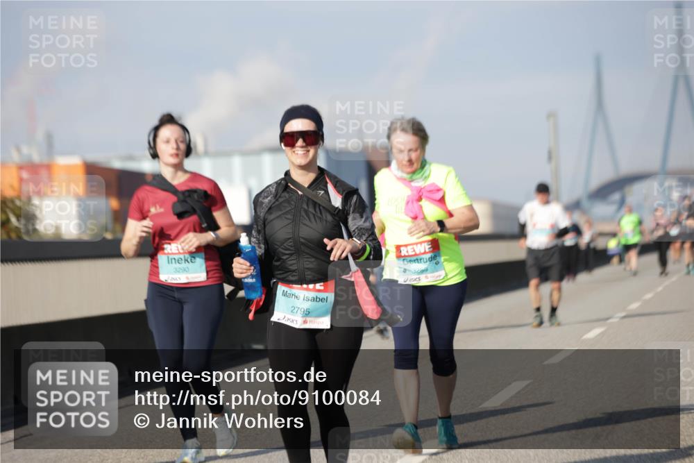 03.10.2025 - Köhlbrandbrückenlauf Jannik Wohlers http://msf.ph/oto/9100084 03.10.2025 10:20:45 Position 3 3290, 2795 meine-sportfotos.de