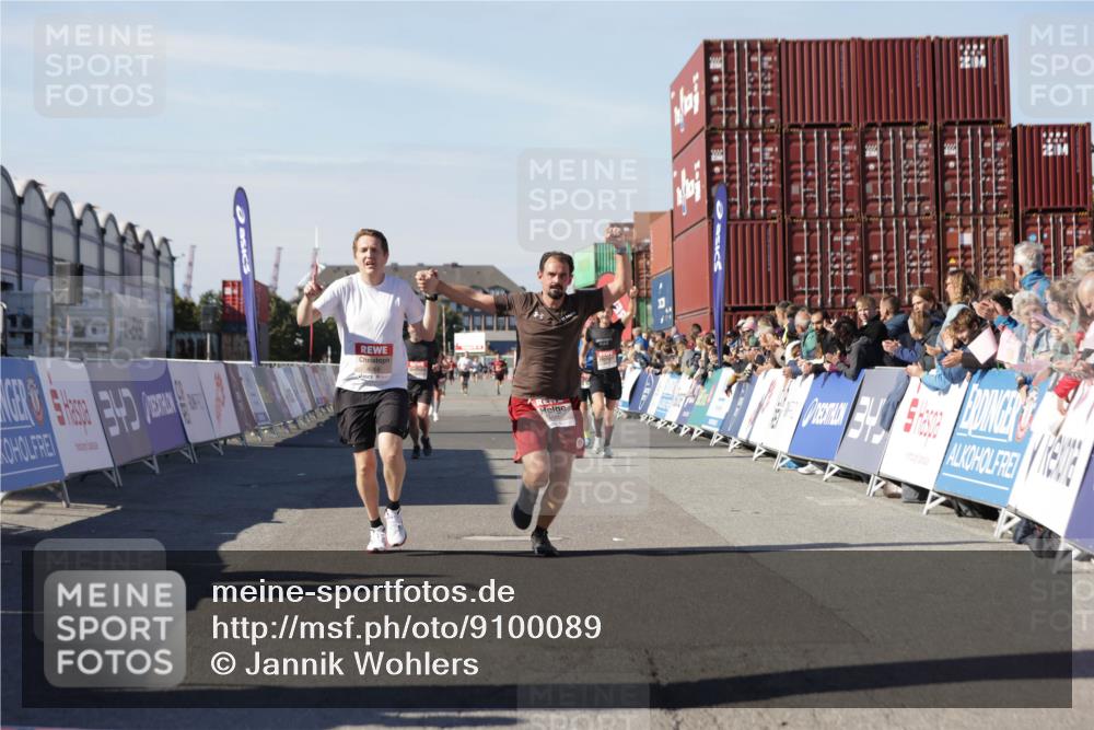 03.10.2025 - Köhlbrandbrückenlauf Jannik Wohlers http://msf.ph/oto/9100089 03.10.2025 12:56:58 Ziel 4042, 4068, 4086, 4115, 4491, 5846, 5962, 6016, 6417 meine-sportfotos.de