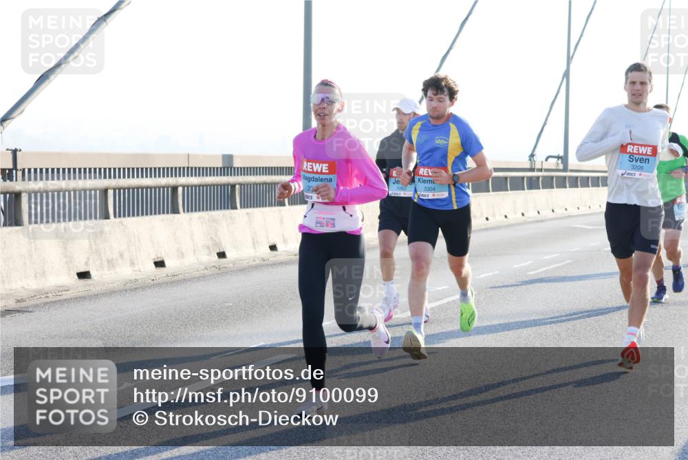 03.10.2025 - Köhlbrandbrückenlauf Strokosch-Dieckow http://msf.ph/oto/9100099 03.10.2025 09:18:14 Position 1 1062, 3304, 3209 meine-sportfotos.de