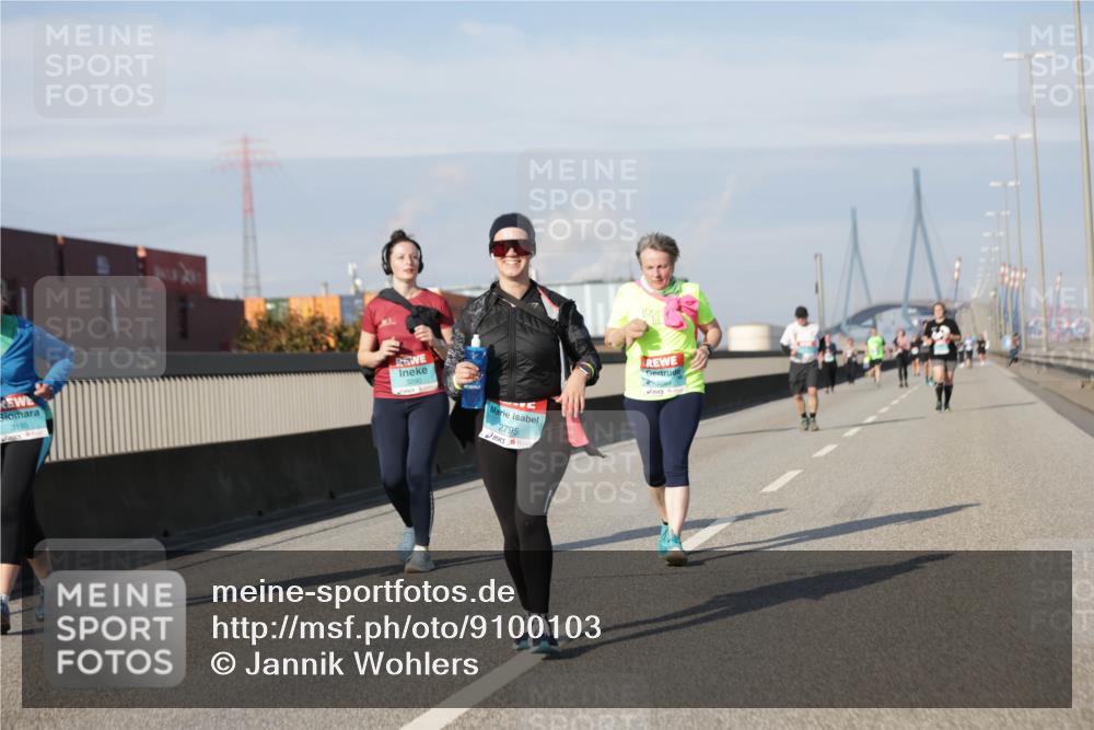 03.10.2025 - Köhlbrandbrückenlauf Jannik Wohlers http://msf.ph/oto/9100103 03.10.2025 10:20:46 Position 3 3290, 3195, 2795 meine-sportfotos.de