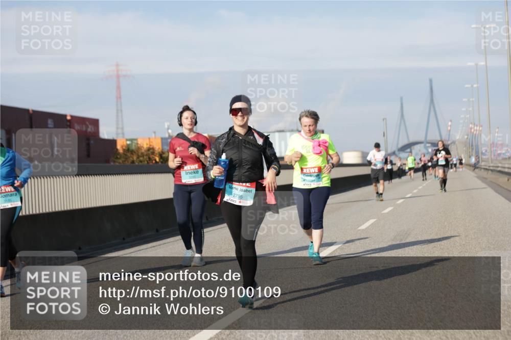 03.10.2025 - Köhlbrandbrückenlauf Jannik Wohlers http://msf.ph/oto/9100109 03.10.2025 10:20:46 Position 3 3195, 2795, 328 meine-sportfotos.de
