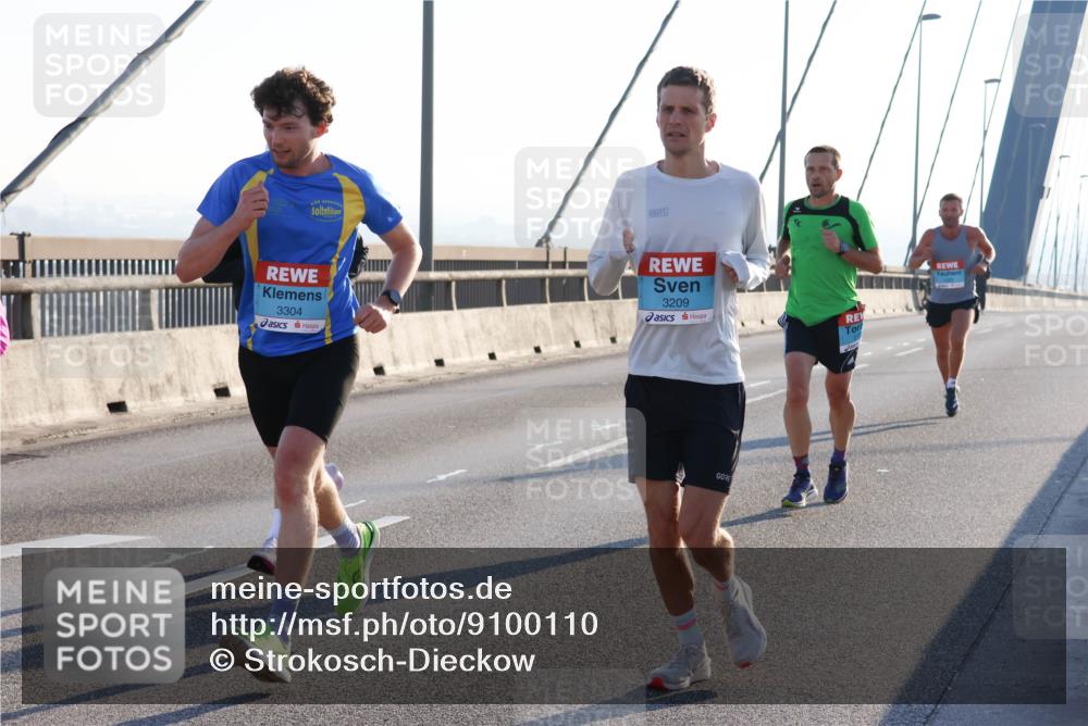 03.10.2025 - Köhlbrandbrückenlauf Strokosch-Dieckow http://msf.ph/oto/9100110 03.10.2025 09:18:15 Position 1 3304, 3209 meine-sportfotos.de