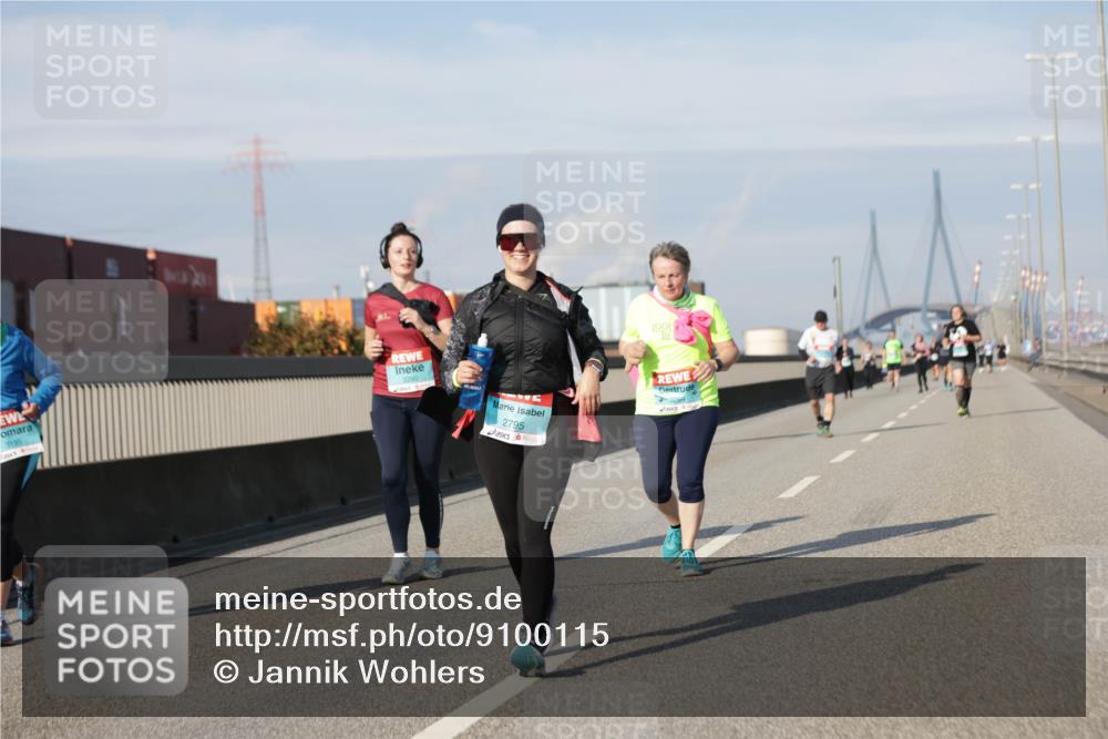 03.10.2025 - Köhlbrandbrückenlauf Jannik Wohlers http://msf.ph/oto/9100115 03.10.2025 10:20:46 Position 3 3195, 2795, 3289 meine-sportfotos.de