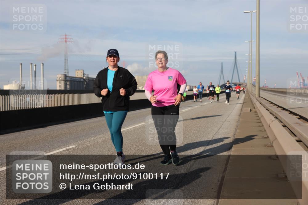 03.10.2025 - Köhlbrandbrückenlauf Lena Gebhardt http://msf.ph/oto/9100117 03.10.2025 10:10:59 Position 2  meine-sportfotos.de