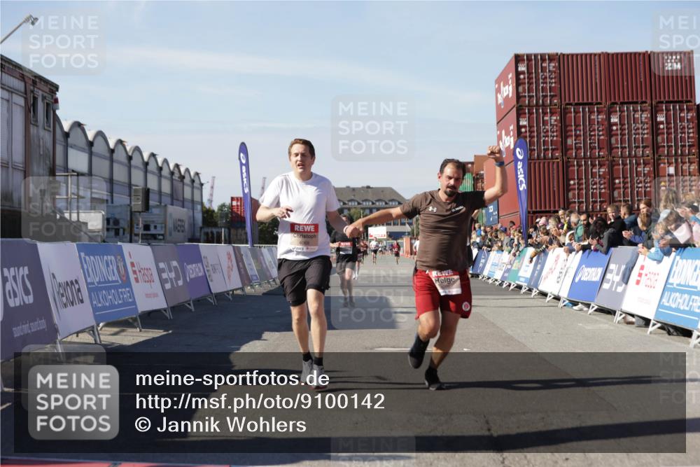 03.10.2025 - Köhlbrandbrückenlauf Jannik Wohlers http://msf.ph/oto/9100142 03.10.2025 12:56:59 Ziel 4042, 4068, 4086, 4115, 4491, 5846, 6016, 6417 meine-sportfotos.de