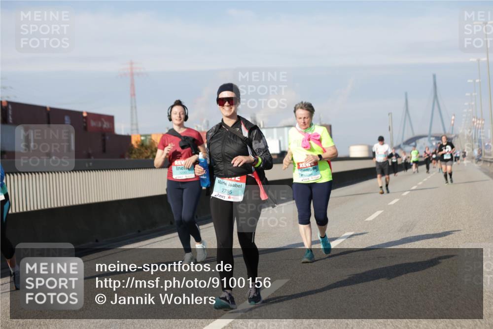 03.10.2025 - Köhlbrandbrückenlauf Jannik Wohlers http://msf.ph/oto/9100156 03.10.2025 10:20:46 Position 3 3290, 2795, 3288 meine-sportfotos.de