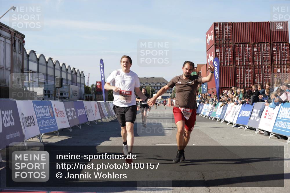 03.10.2025 - Köhlbrandbrückenlauf Jannik Wohlers http://msf.ph/oto/9100157 03.10.2025 12:56:59 Ziel 4042, 4068, 4086, 4115, 4491, 5846, 6016, 6417 meine-sportfotos.de