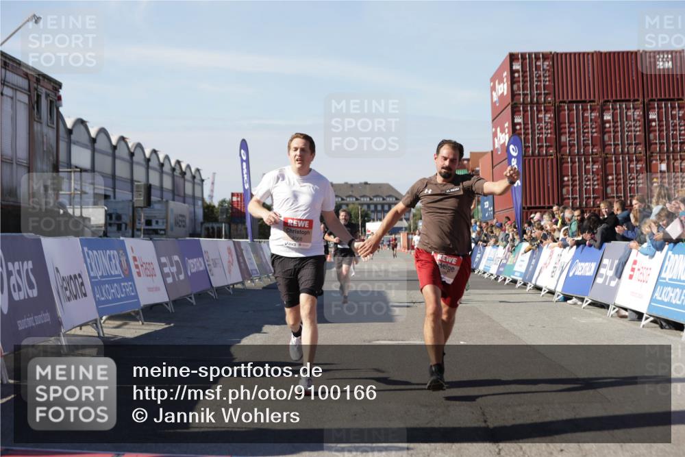 03.10.2025 - Köhlbrandbrückenlauf Jannik Wohlers http://msf.ph/oto/9100166 03.10.2025 12:56:59 Ziel 4042, 4068, 4086, 4115, 4491, 5846, 6016, 6417 meine-sportfotos.de