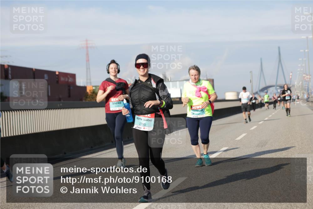03.10.2025 - Köhlbrandbrückenlauf Jannik Wohlers http://msf.ph/oto/9100168 03.10.2025 10:20:46 Position 3 3290, 2795 meine-sportfotos.de