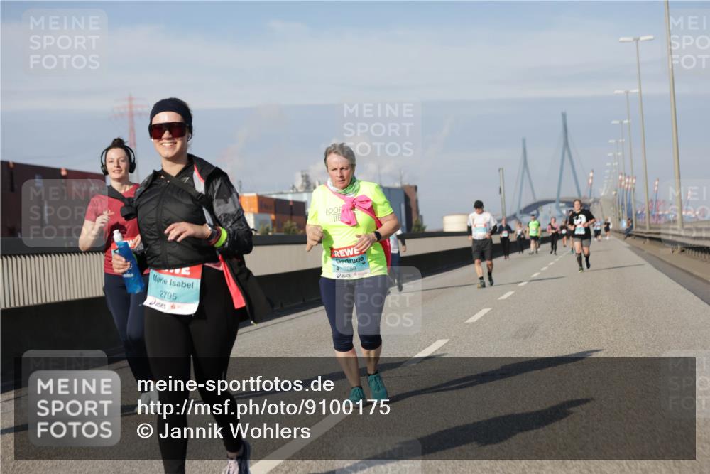 03.10.2025 - Köhlbrandbrückenlauf Jannik Wohlers http://msf.ph/oto/9100175 03.10.2025 10:20:47 Position 3 2795, 3289 meine-sportfotos.de