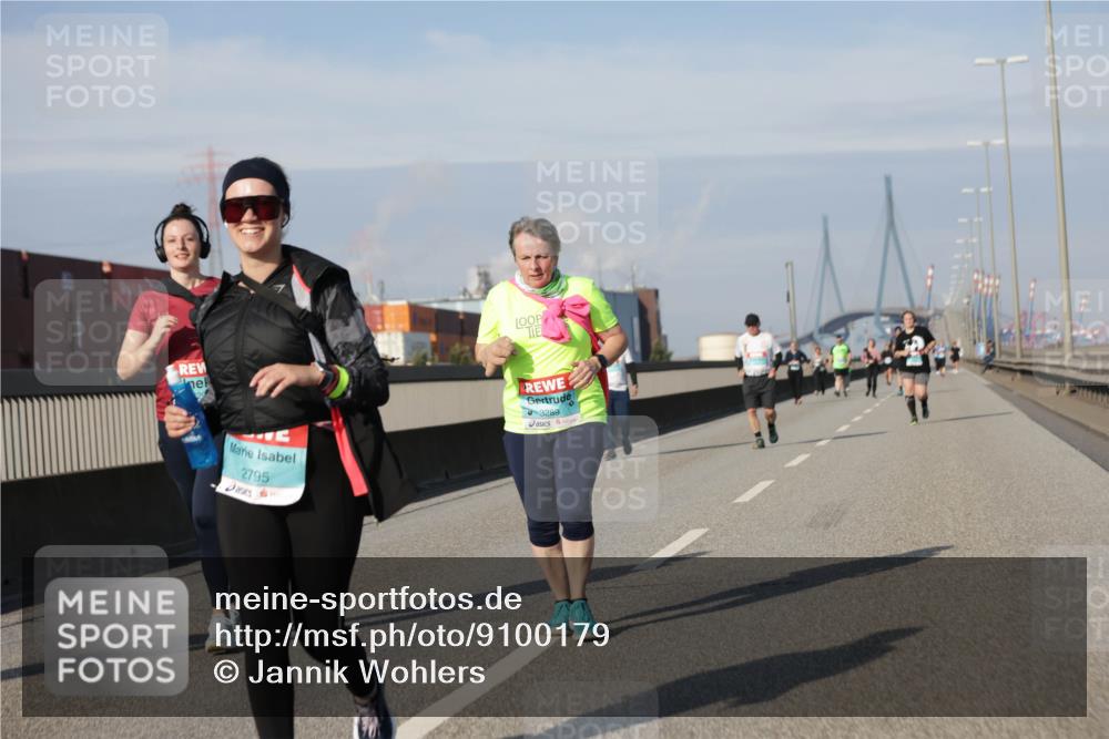03.10.2025 - Köhlbrandbrückenlauf Jannik Wohlers http://msf.ph/oto/9100179 03.10.2025 10:20:47 Position 3 2795, 3289 meine-sportfotos.de