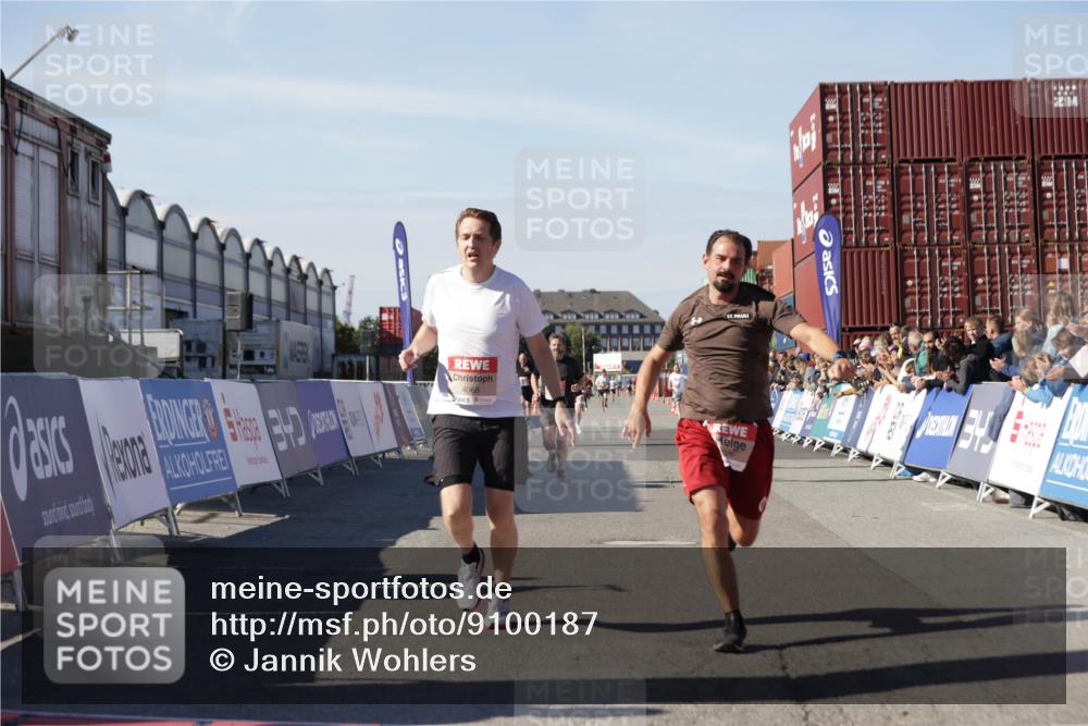 03.10.2025 - Köhlbrandbrückenlauf Jannik Wohlers http://msf.ph/oto/9100187 03.10.2025 12:56:59 Ziel 4042, 4068, 4086, 4115, 4491, 5846, 6016, 6417 meine-sportfotos.de