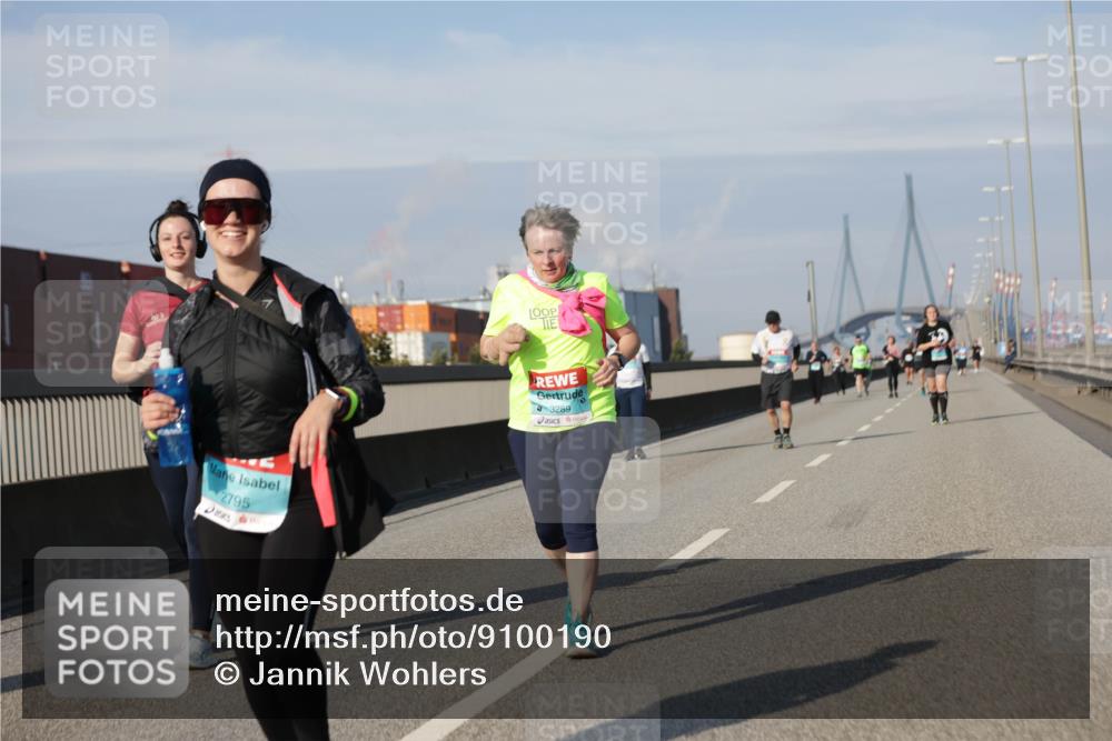 03.10.2025 - Köhlbrandbrückenlauf Jannik Wohlers http://msf.ph/oto/9100190 03.10.2025 10:20:47 Position 3 2795, 3289 meine-sportfotos.de
