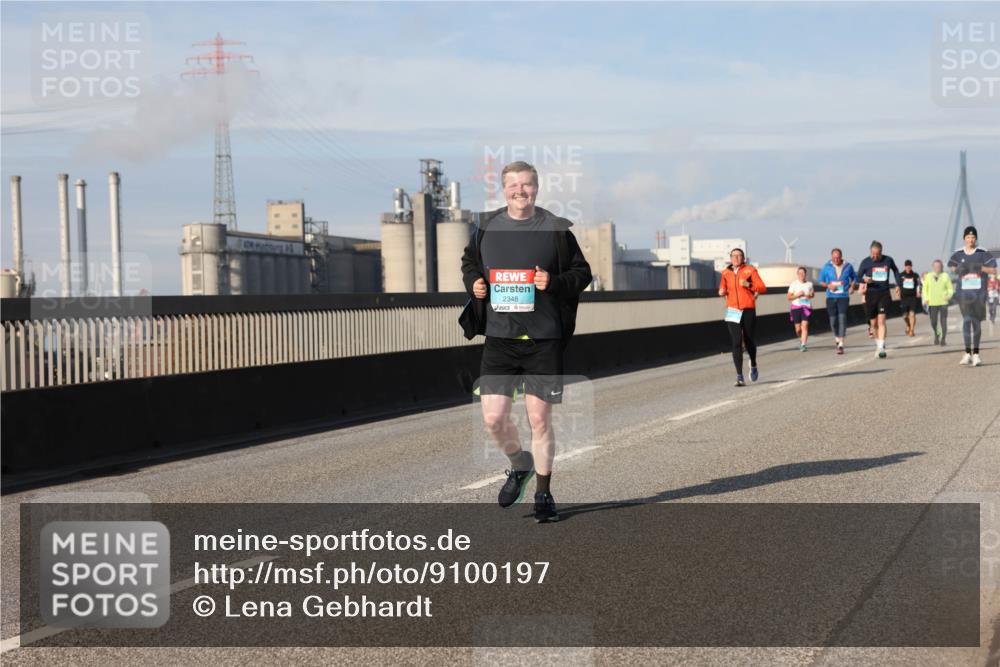 03.10.2025 - Köhlbrandbrückenlauf Lena Gebhardt http://msf.ph/oto/9100197 03.10.2025 10:11:01 Position 2 2348 meine-sportfotos.de