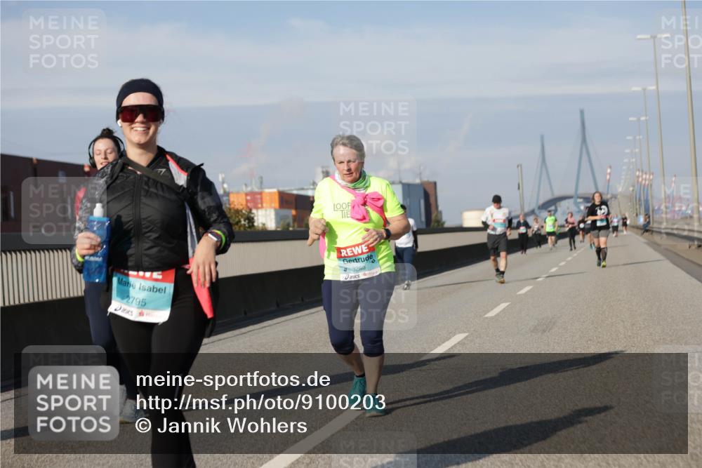 03.10.2025 - Köhlbrandbrückenlauf Jannik Wohlers http://msf.ph/oto/9100203 03.10.2025 10:20:47 Position 3 2795, 3289 meine-sportfotos.de