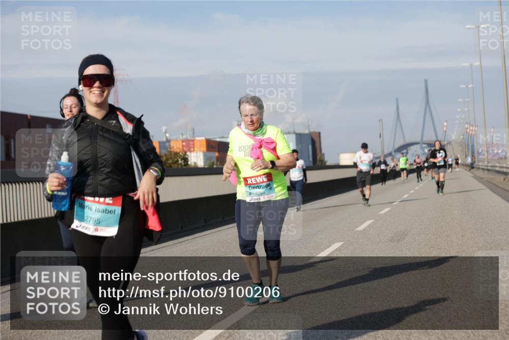 03.10.2025 - Köhlbrandbrückenlauf Jannik Wohlers http://msf.ph/oto/9100206 03.10.2025 10:20:47 Position 3 2795, 3289 meine-sportfotos.de