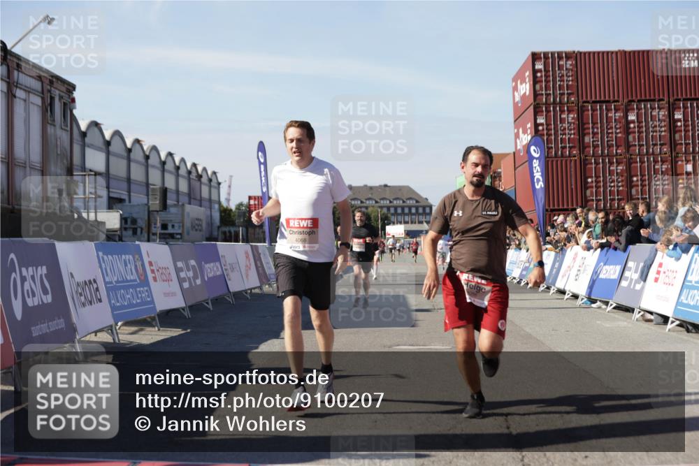 03.10.2025 - Köhlbrandbrückenlauf Jannik Wohlers http://msf.ph/oto/9100207 03.10.2025 12:56:59 Ziel 4042, 4068, 4086, 4115, 4491, 5846, 6016, 6417 meine-sportfotos.de