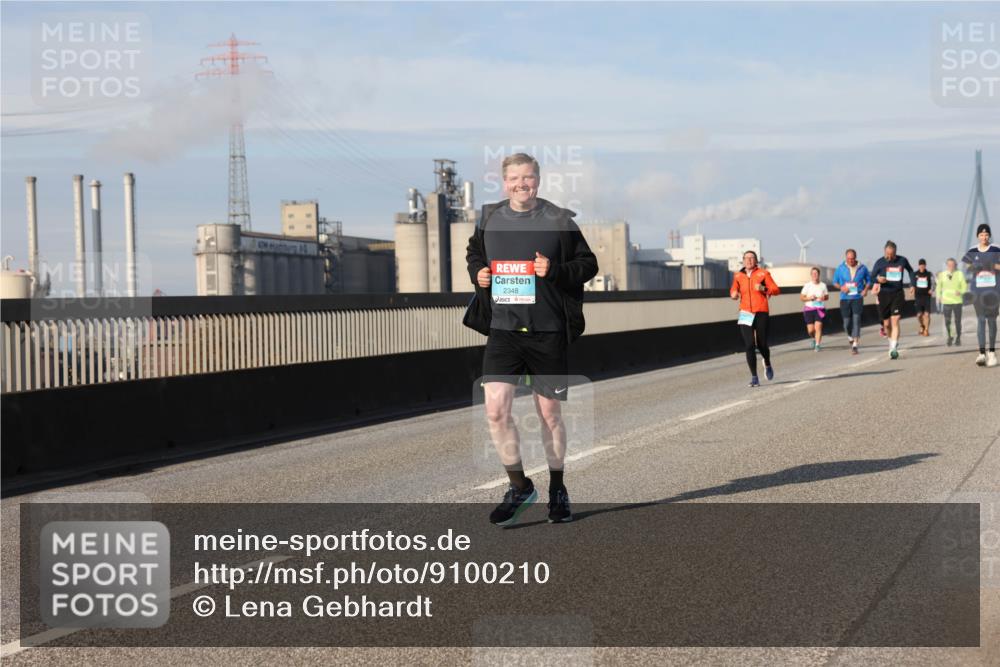 03.10.2025 - Köhlbrandbrückenlauf Lena Gebhardt http://msf.ph/oto/9100210 03.10.2025 10:11:01 Position 2 2348 meine-sportfotos.de