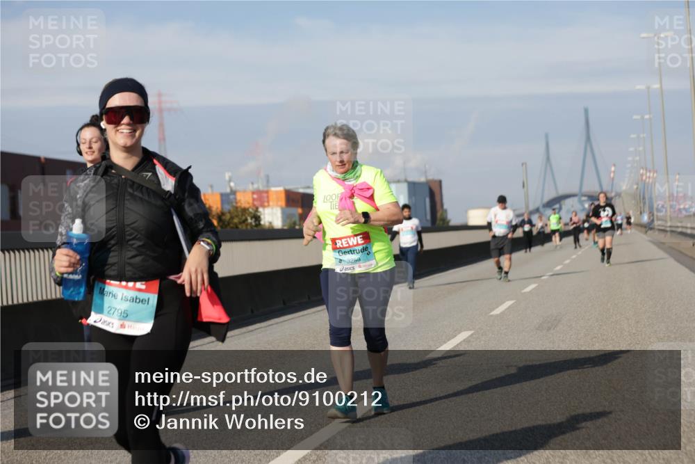 03.10.2025 - Köhlbrandbrückenlauf Jannik Wohlers http://msf.ph/oto/9100212 03.10.2025 10:20:47 Position 3 2795, 3289 meine-sportfotos.de