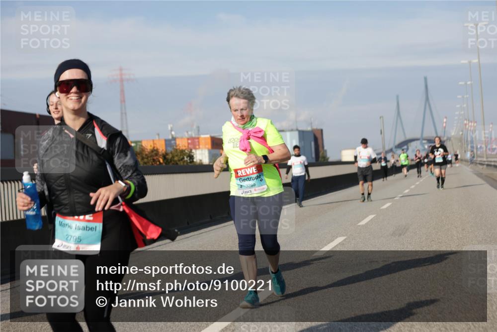 03.10.2025 - Köhlbrandbrückenlauf Jannik Wohlers http://msf.ph/oto/9100221 03.10.2025 10:20:48 Position 3 2795, 3289 meine-sportfotos.de