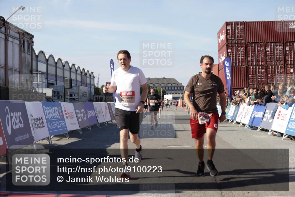 03.10.2025 - Köhlbrandbrückenlauf Jannik Wohlers http://msf.ph/oto/9100223 03.10.2025 12:57:00 Ziel 4042, 4068, 4086, 4115, 4491, 5846, 6016, 6417 meine-sportfotos.de