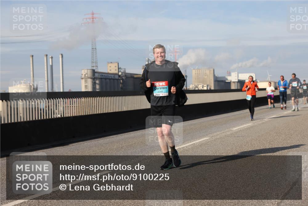 03.10.2025 - Köhlbrandbrückenlauf Lena Gebhardt http://msf.ph/oto/9100225 03.10.2025 10:11:01 Position 2 2348 meine-sportfotos.de