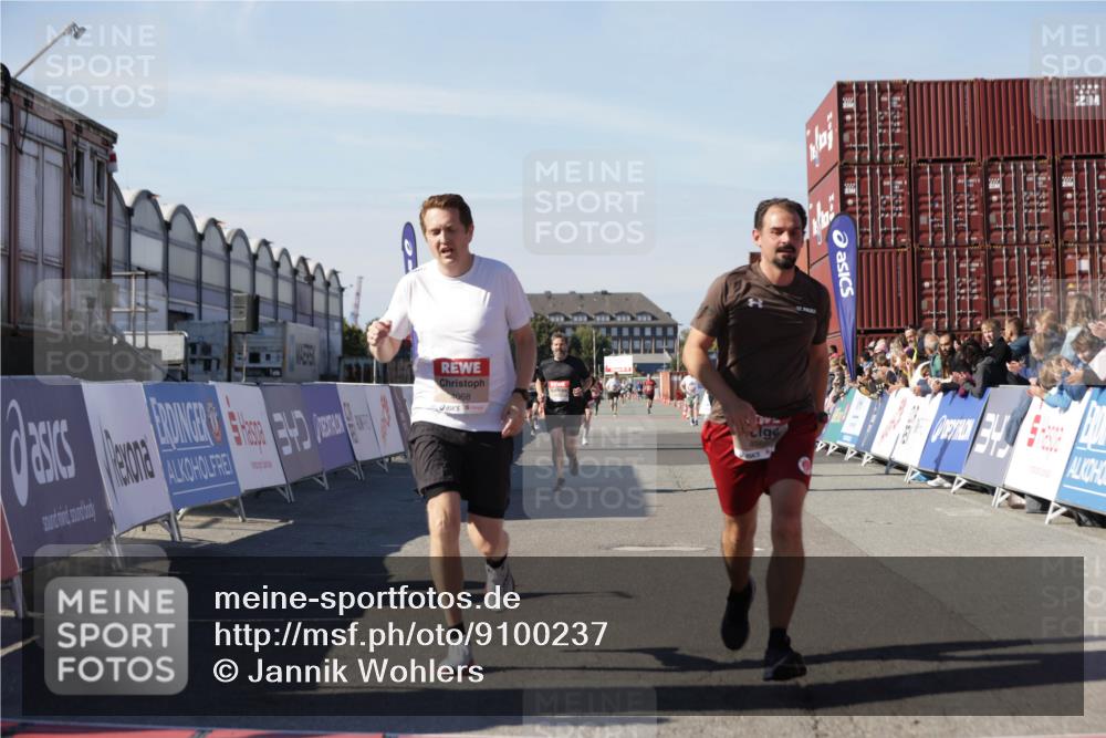 03.10.2025 - Köhlbrandbrückenlauf Jannik Wohlers http://msf.ph/oto/9100237 03.10.2025 12:57:00 Ziel 4042, 4068, 4086, 4115, 4491, 5846, 6016, 6417 meine-sportfotos.de