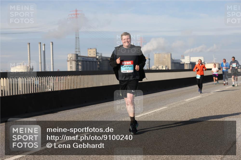 03.10.2025 - Köhlbrandbrückenlauf Lena Gebhardt http://msf.ph/oto/9100240 03.10.2025 10:11:01 Position 2 2348 meine-sportfotos.de
