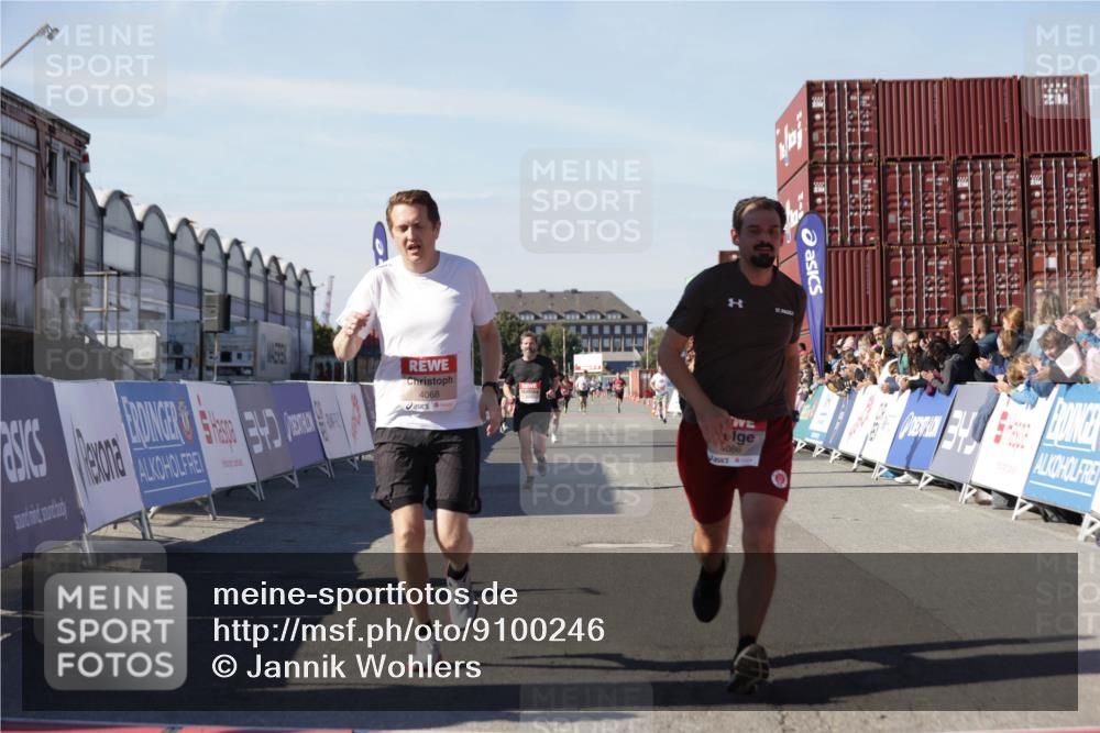 03.10.2025 - Köhlbrandbrückenlauf Jannik Wohlers http://msf.ph/oto/9100246 03.10.2025 12:57:00 Ziel 4042, 4068, 4086, 4115, 4491, 5846, 6016, 6417 meine-sportfotos.de