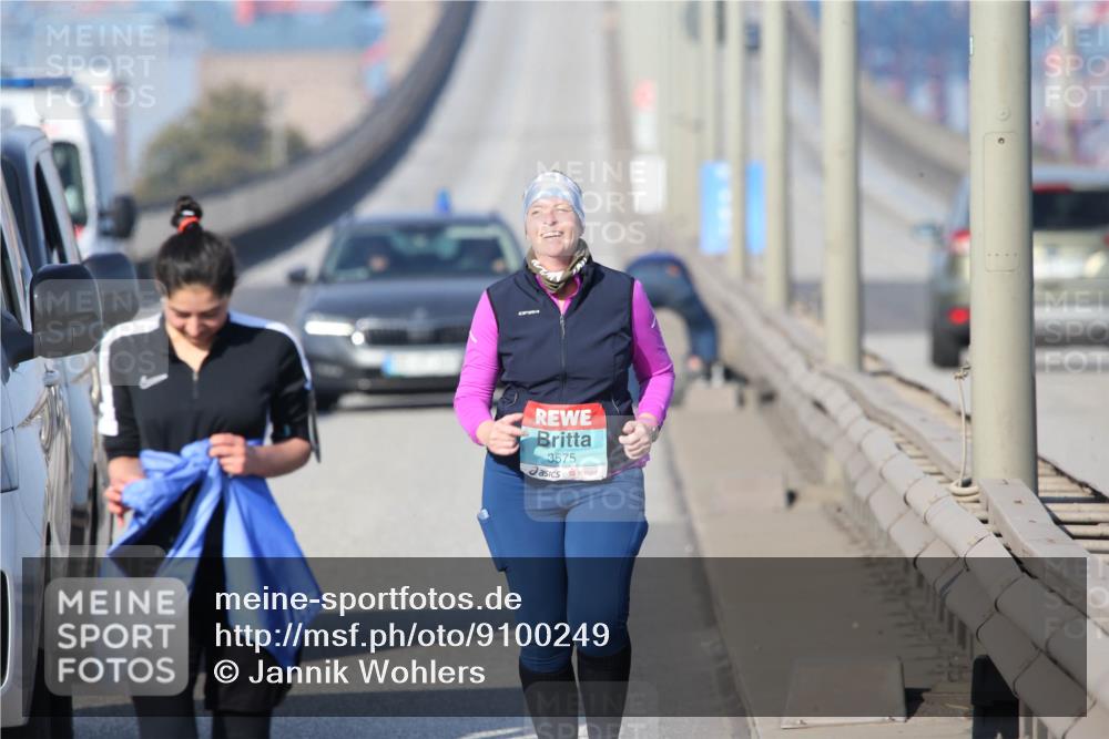 03.10.2025 - Köhlbrandbrückenlauf Jannik Wohlers http://msf.ph/oto/9100249 03.10.2025 10:29:10 Position 3 3575 meine-sportfotos.de