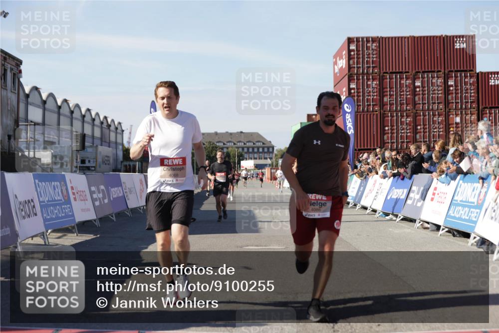 03.10.2025 - Köhlbrandbrückenlauf Jannik Wohlers http://msf.ph/oto/9100255 03.10.2025 12:57:00 Ziel 4042, 4068, 4086, 4115, 4491, 5846, 6016, 6417 meine-sportfotos.de