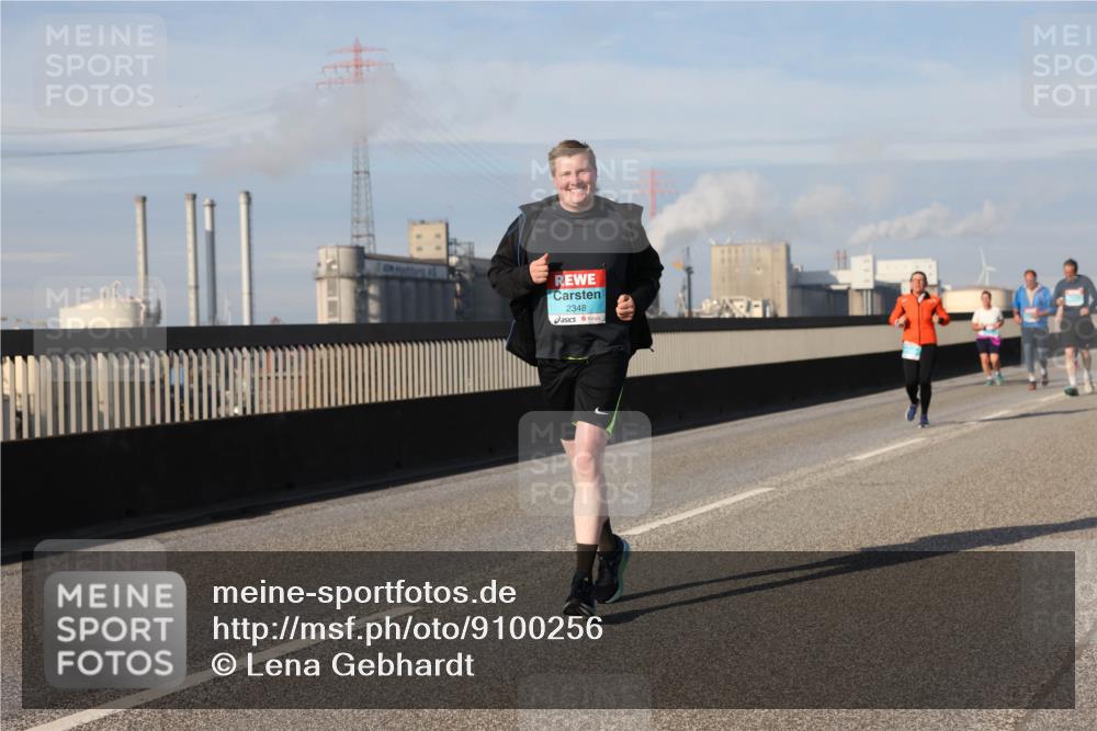 03.10.2025 - Köhlbrandbrückenlauf Lena Gebhardt http://msf.ph/oto/9100256 03.10.2025 10:11:01 Position 2 2348 meine-sportfotos.de
