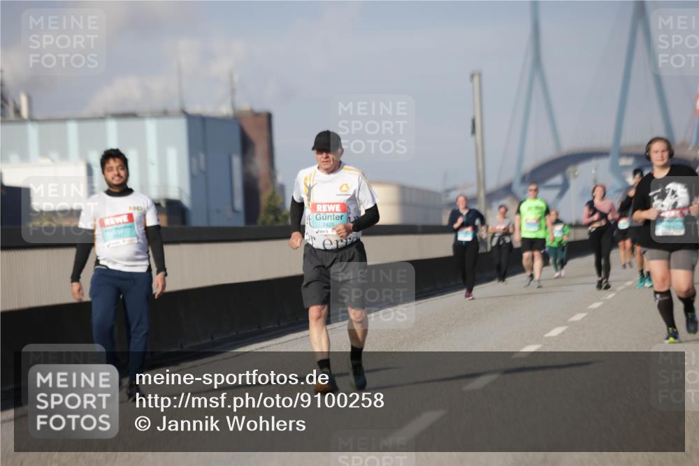 03.10.2025 - Köhlbrandbrückenlauf Jannik Wohlers http://msf.ph/oto/9100258 03.10.2025 10:20:50 Position 3 2425 meine-sportfotos.de