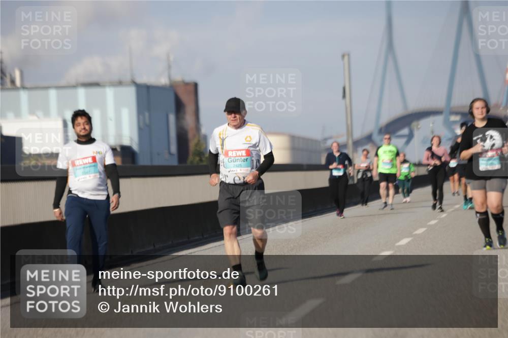 03.10.2025 - Köhlbrandbrückenlauf Jannik Wohlers http://msf.ph/oto/9100261 03.10.2025 10:20:50 Position 3 2425 meine-sportfotos.de