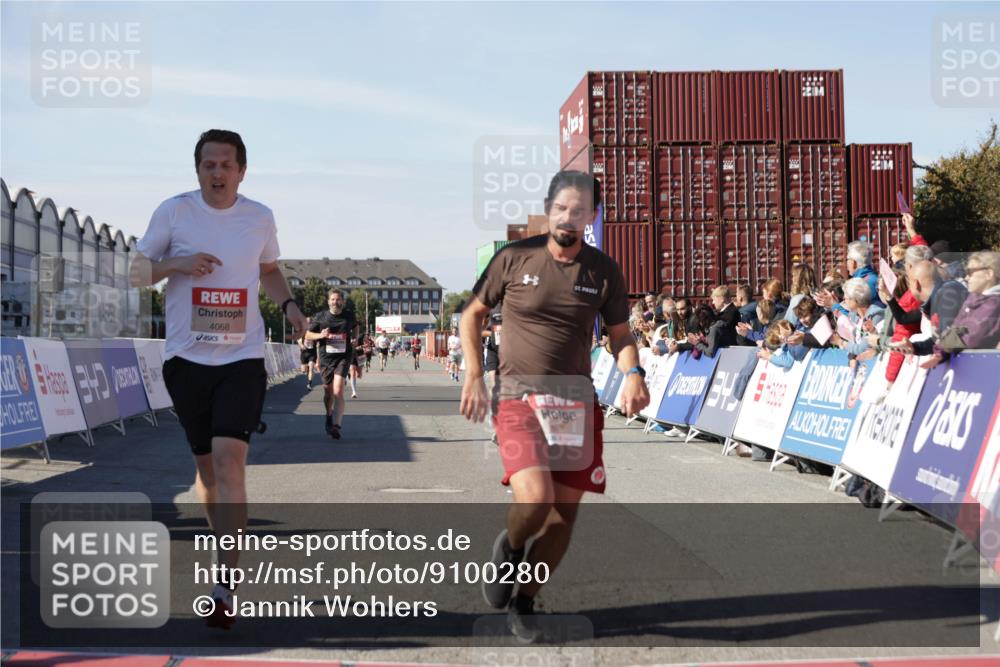03.10.2025 - Köhlbrandbrückenlauf Jannik Wohlers http://msf.ph/oto/9100280 03.10.2025 12:57:00 Ziel 4042, 4068, 4086, 4115, 4491, 5846, 6016, 6417 meine-sportfotos.de