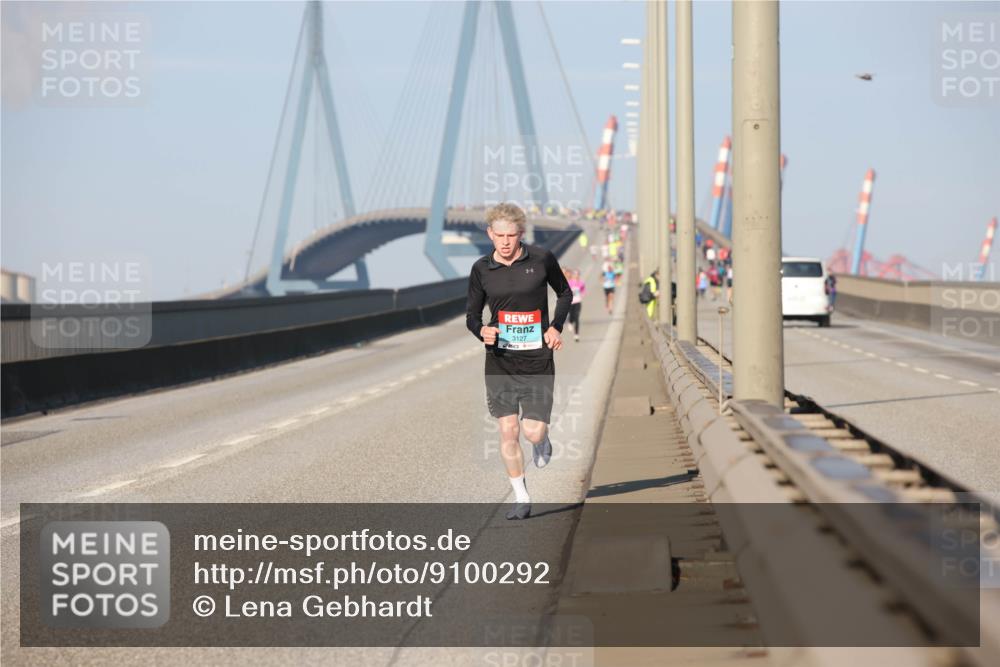 03.10.2025 - Köhlbrandbrückenlauf Lena Gebhardt http://msf.ph/oto/9100292 03.10.2025 09:35:56 Position 2  meine-sportfotos.de