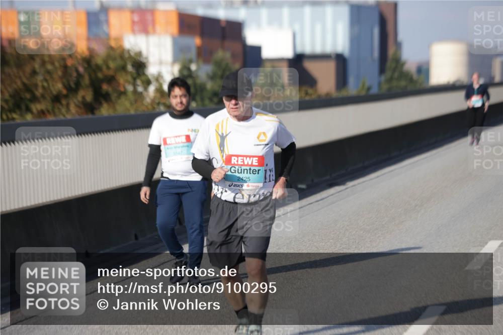 03.10.2025 - Köhlbrandbrückenlauf Jannik Wohlers http://msf.ph/oto/9100295 03.10.2025 10:20:55 Position 3 3547, 2425 meine-sportfotos.de