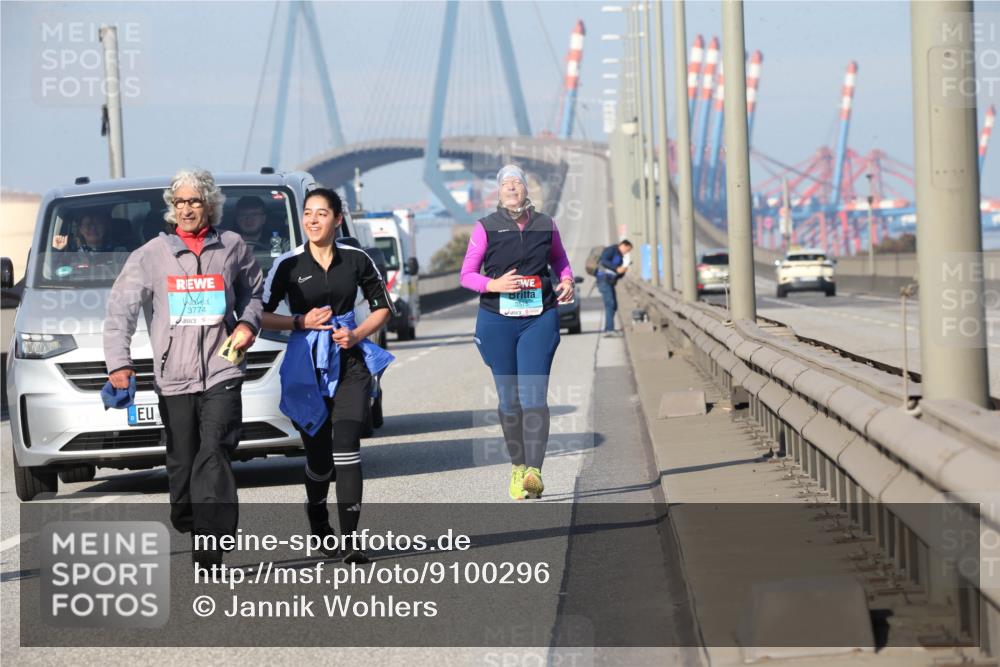 03.10.2025 - Köhlbrandbrückenlauf Jannik Wohlers http://msf.ph/oto/9100296 03.10.2025 10:29:14 Position 3 3774 meine-sportfotos.de