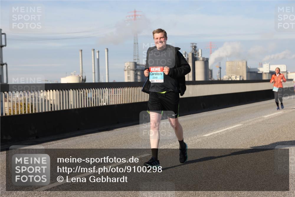 03.10.2025 - Köhlbrandbrückenlauf Lena Gebhardt http://msf.ph/oto/9100298 03.10.2025 10:11:02 Position 2 2348 meine-sportfotos.de