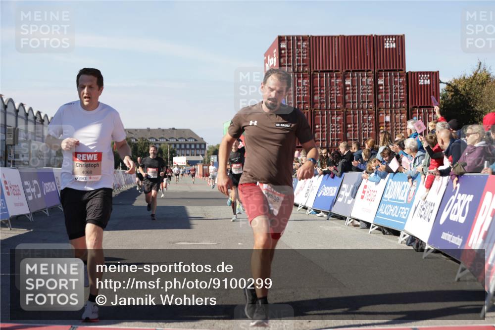 03.10.2025 - Köhlbrandbrückenlauf Jannik Wohlers http://msf.ph/oto/9100299 03.10.2025 12:57:00 Ziel 4042, 4068, 4086, 4115, 4491, 5846, 6016, 6417 meine-sportfotos.de