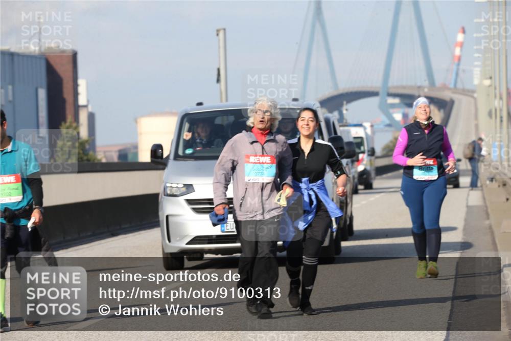 03.10.2025 - Köhlbrandbrückenlauf Jannik Wohlers http://msf.ph/oto/9100313 03.10.2025 10:29:15 Position 3 11, 9702, 3774 meine-sportfotos.de