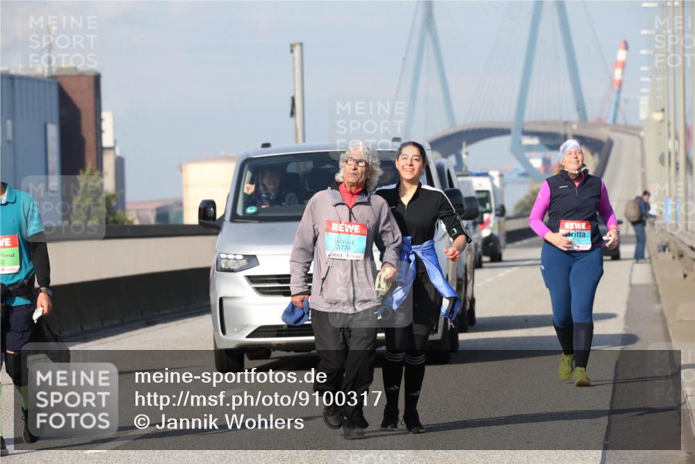 03.10.2025 - Köhlbrandbrückenlauf Jannik Wohlers http://msf.ph/oto/9100317 03.10.2025 10:29:15 Position 3 2, 3774 meine-sportfotos.de