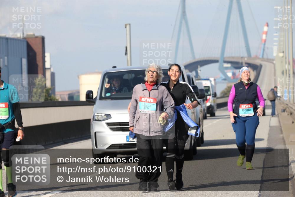 03.10.2025 - Köhlbrandbrückenlauf Jannik Wohlers http://msf.ph/oto/9100321 03.10.2025 10:29:15 Position 3 2, 3774 meine-sportfotos.de