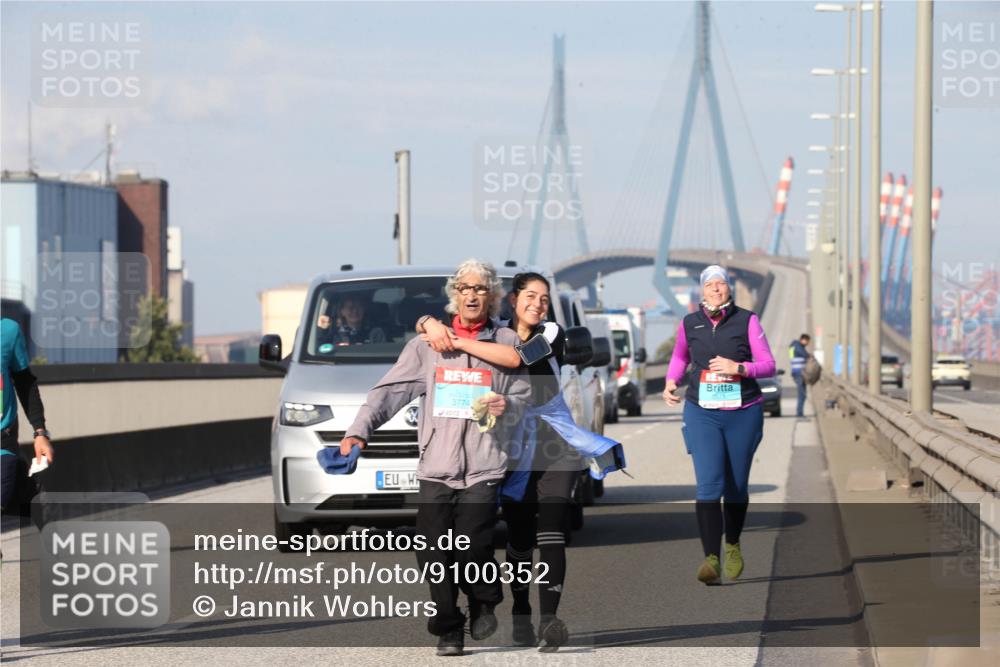 03.10.2025 - Köhlbrandbrückenlauf Jannik Wohlers http://msf.ph/oto/9100352 03.10.2025 10:29:16 Position 3 3774 meine-sportfotos.de