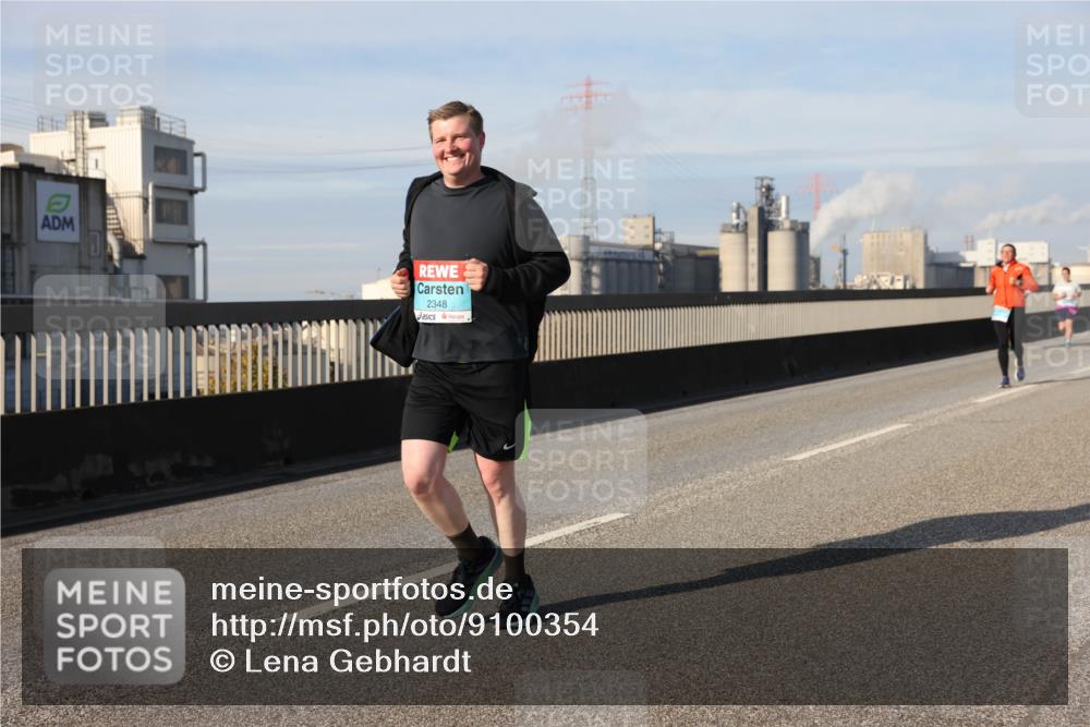 03.10.2025 - Köhlbrandbrückenlauf Lena Gebhardt http://msf.ph/oto/9100354 03.10.2025 10:11:02 Position 2 2348 meine-sportfotos.de